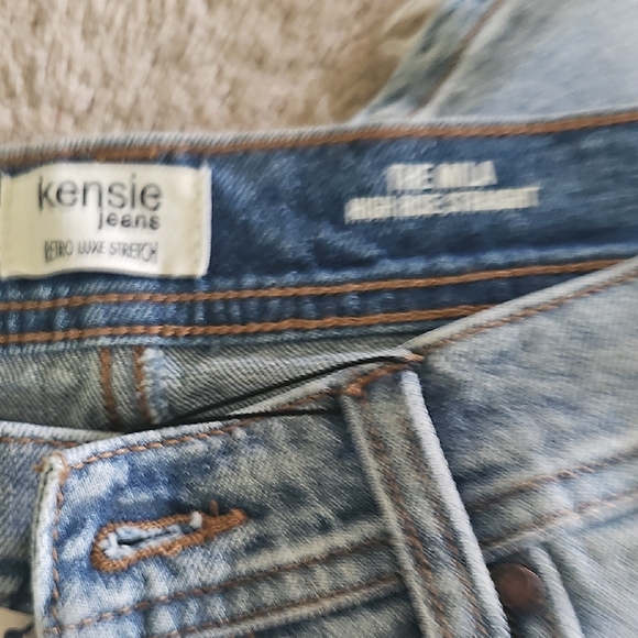 Kensie Light Wash Straight Leg Jeans - Picture 11 of 12